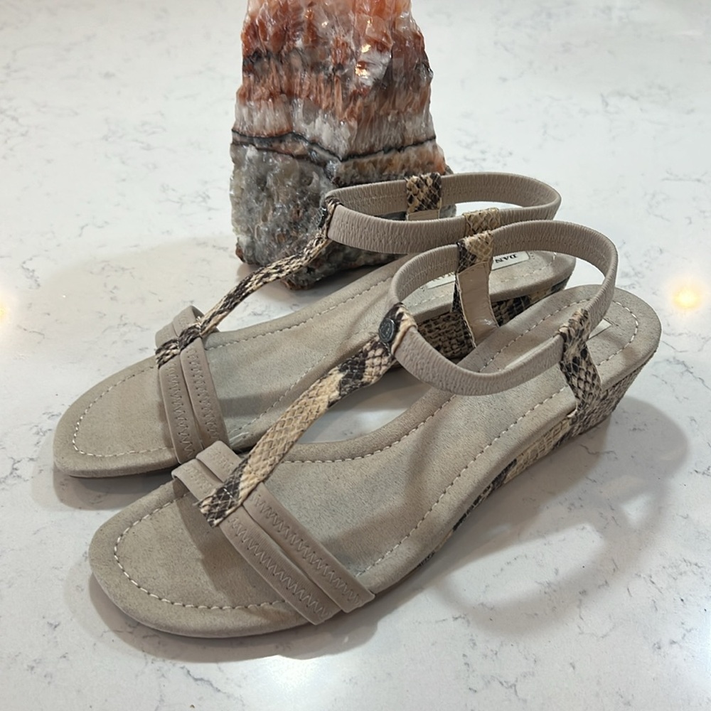 Dana Buchman Gray Faux Snake Skin Low Wedge Sandals Size 10